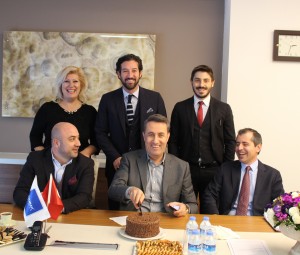 Ahmet Serdar Korukcu (ortada oturan) - Pogda Demircan (ayakta ortada)