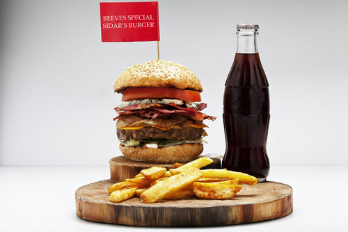 Ev yapımı hamburger tadı isteyenlerin yeni adresi: ‘Beeves Burger’