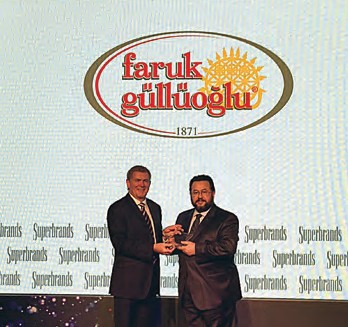 Superbrands Türkiye ’den Faruk Güllüoğlu’na ödül
