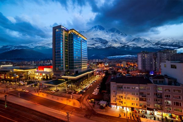 Radisson Blu Hotel Kayseri’ye Traveller’s Choice 2020 ödülü