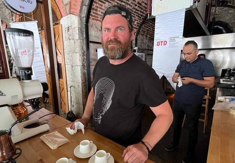 Ukraynalı baristadan kestane ballı Türk kahvesi
